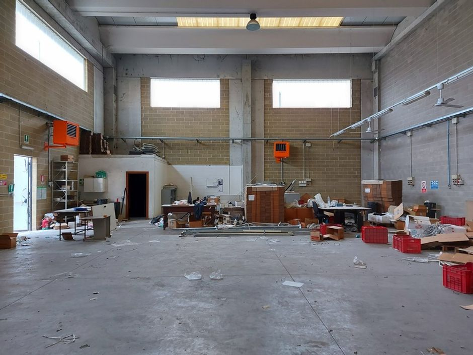 #12278 Porzione di capannone con servizi in vendita - foto 16