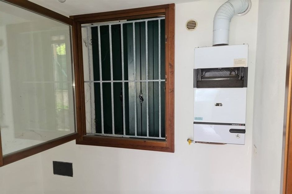 #12280 Negozio con magazzino e cortile esclusivo in vendita - foto 4
