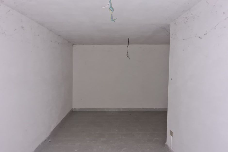 #12280 Negozio con magazzino e cortile esclusivo in vendita - foto 10