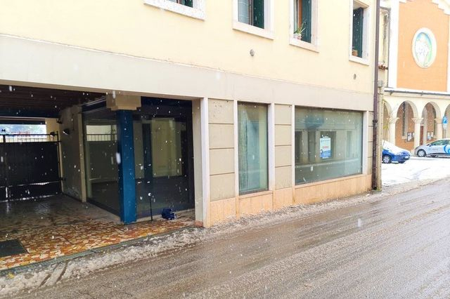 Negozi in vendita