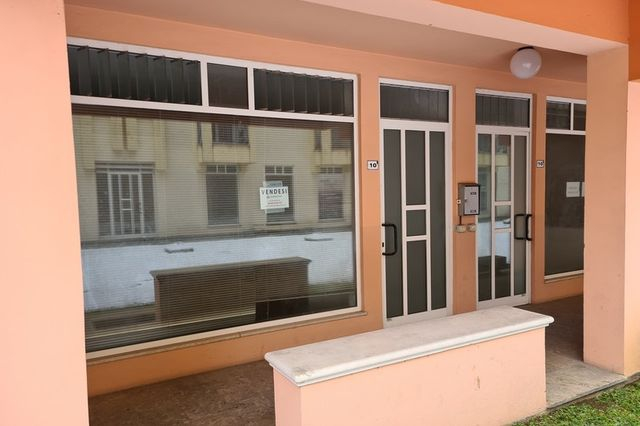 Negozi in vendita