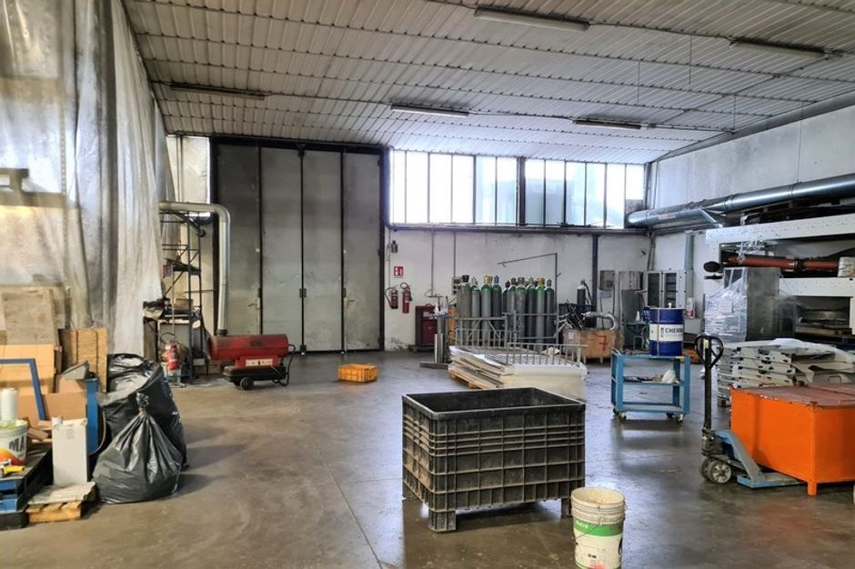 #12295 Capannone industriale con due laboratori in vendita - foto 3