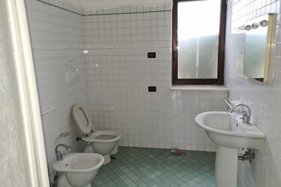 #12296 Edificio produttivo con deposito e alloggio in vendita - foto 9