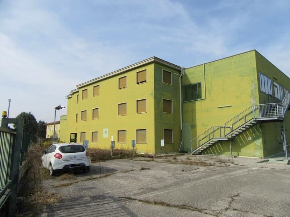#12351 Due Complessi industriali con terreni in vendita - foto 2
