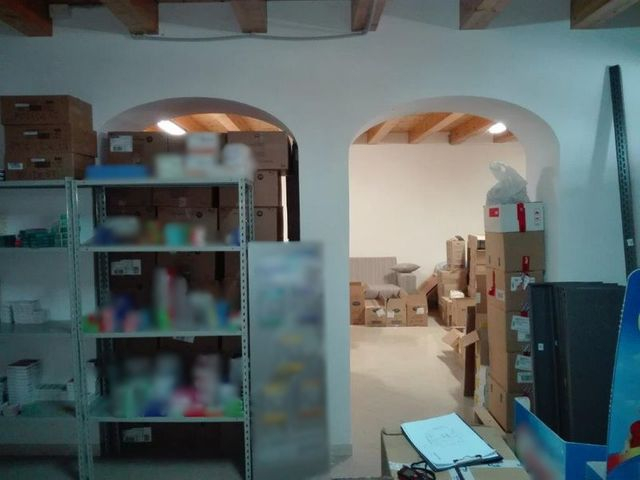 Negozi in vendita