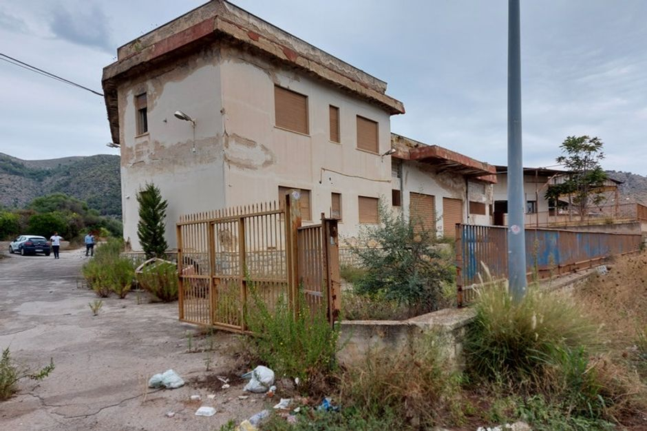 #12407 Terreno industriale con stabilimenti dismessi in vendita - foto 1