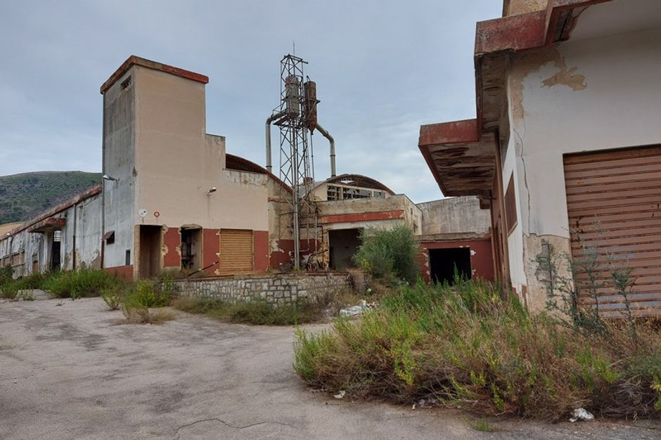 #12407 Terreno industriale con stabilimenti dismessi in vendita - foto 2