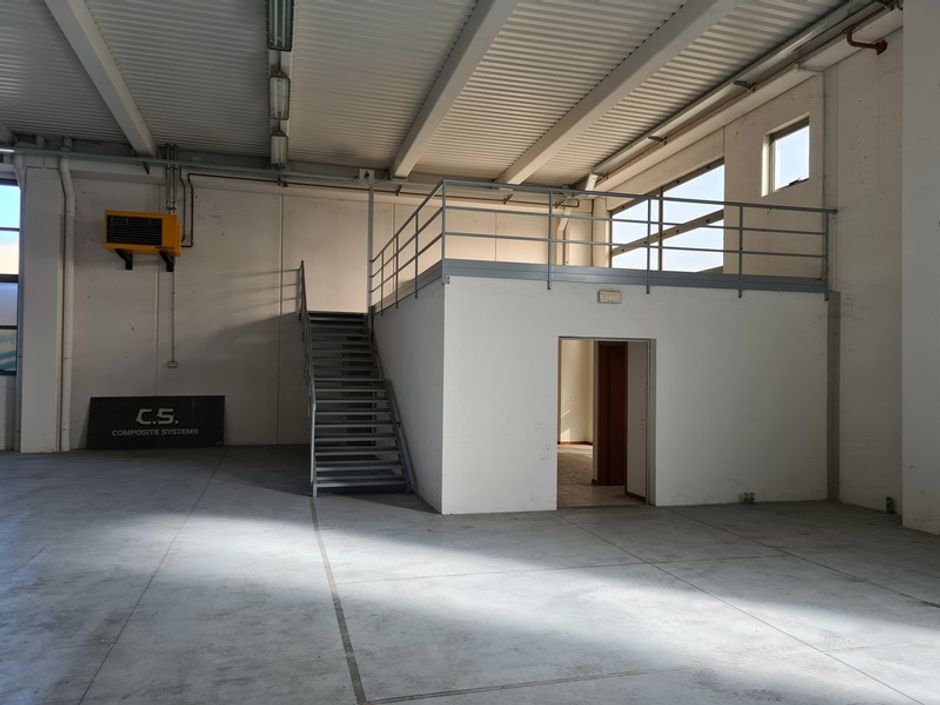 #12431 Capannone industriale con corte esclusiva in vendita - foto 3