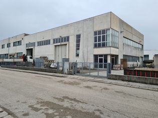 Capannoni artigianali in vendita