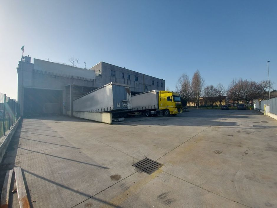 #12506 Capannone con uffici ed appartamento in vendita - foto 3
