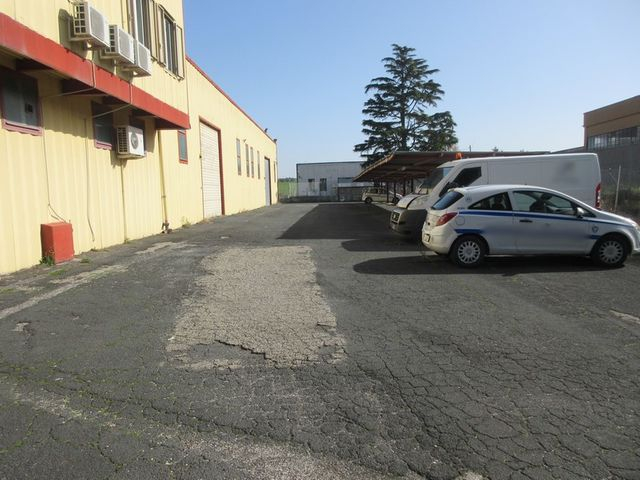 Con servizi in vendita