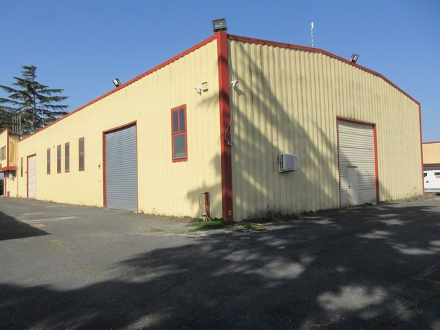 Con servizi in vendita
