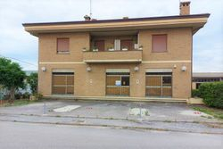 Shop and appliances in a residential building - Lot 12668 (Auction 12668)