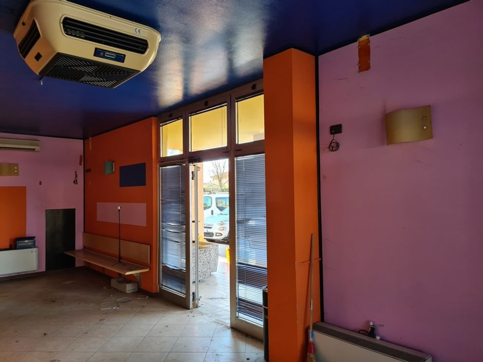 #12716 Negozio al piano terra con cantina in vendita - foto 4