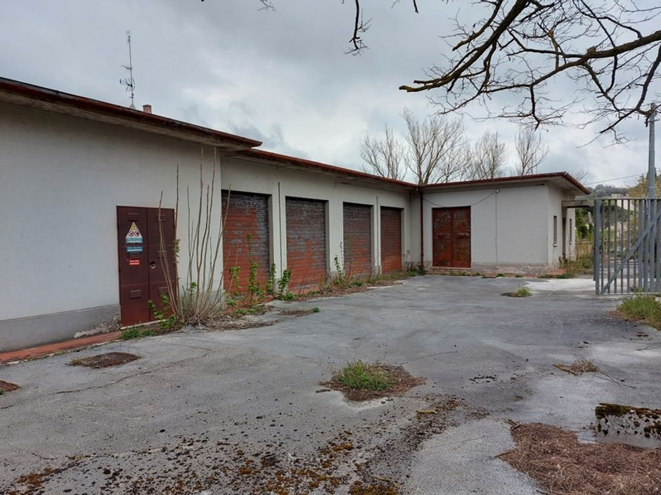 #12779 Magazzino con area pertinenziale in vendita - foto 1