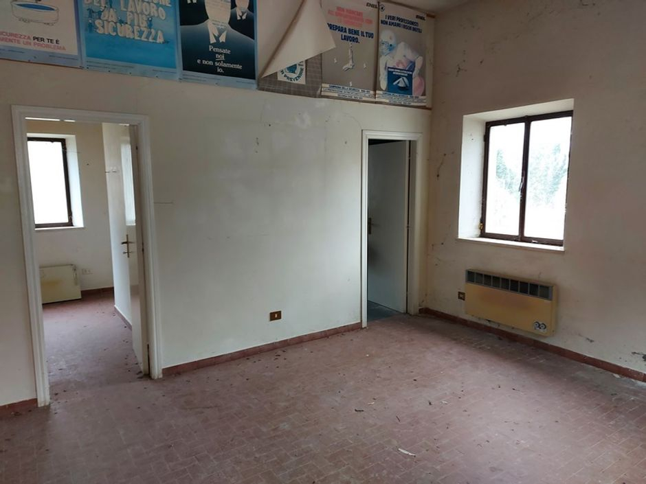 #12779 Magazzino con area pertinenziale in vendita - foto 2