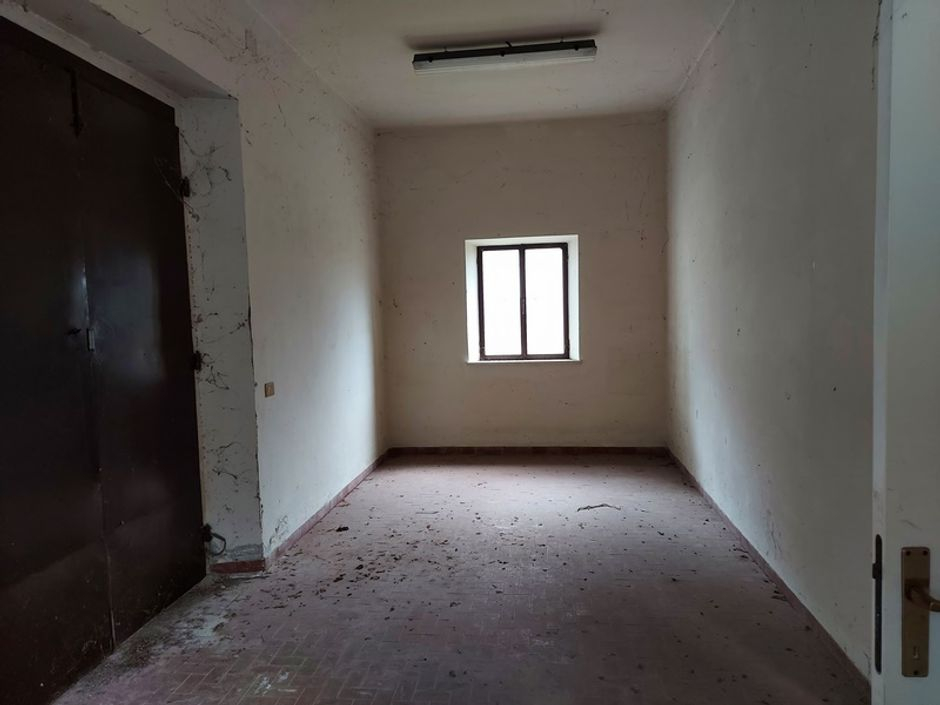 #12779 Magazzino con area pertinenziale in vendita - foto 10