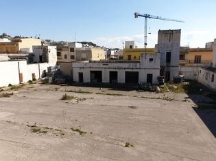 Capannoni artigianali in vendita