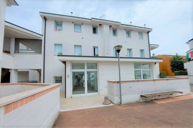 Negozi in vendita