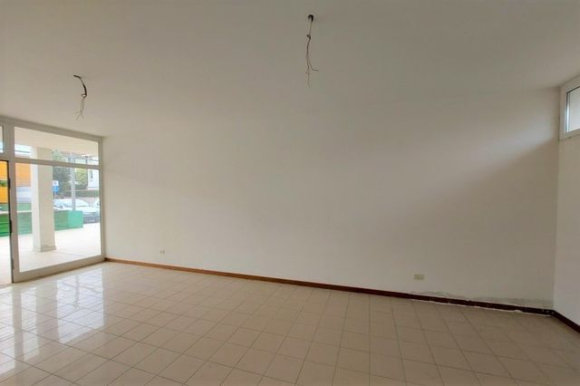 Negozi in vendita