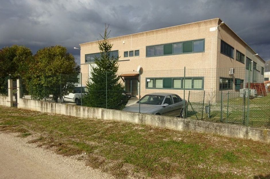 #1281 Capannone con laboratorio, uffici e casa custode in vendita - foto 1