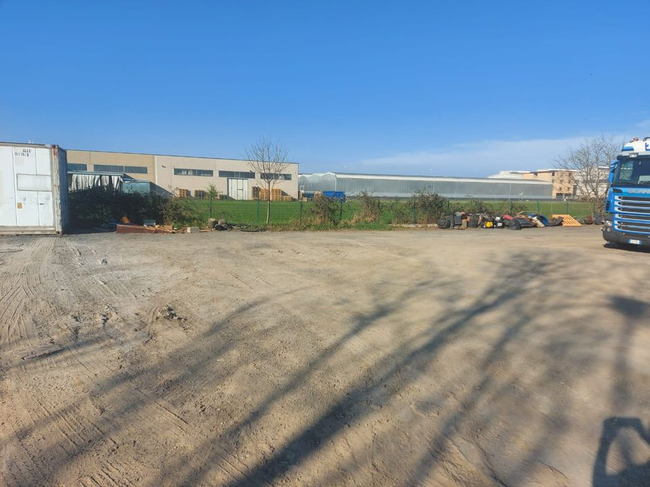 #12883 Porzione di capannone con area manovra in vendita - foto 4