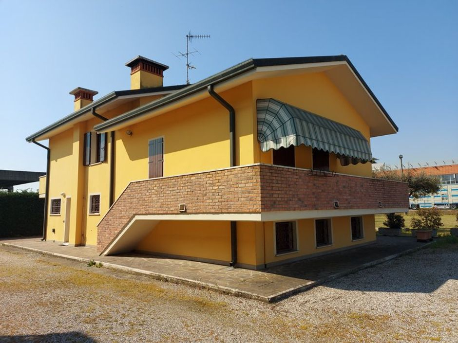 #12945 Magazzino con abitazione in vendita - foto 4