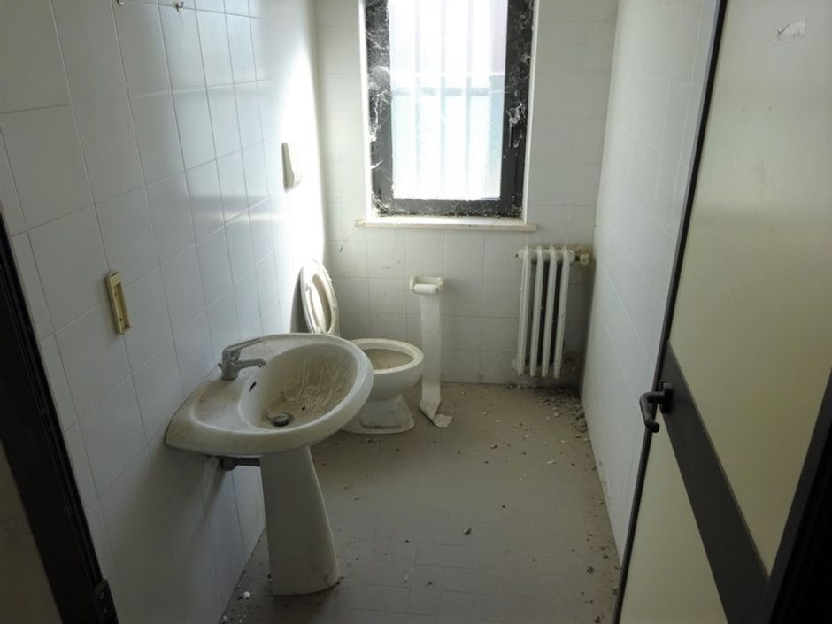 #1300 Edificio artigianale su due piani in vendita - foto 5