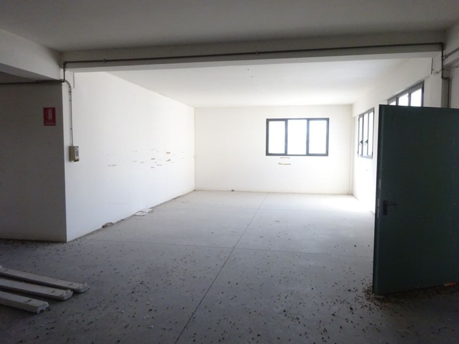 #1300 Edificio artigianale su due piani in vendita - foto 8