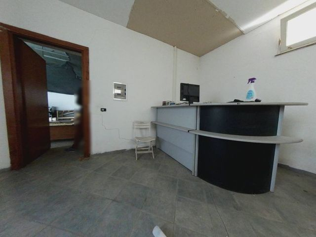 Locali deposito in vendita