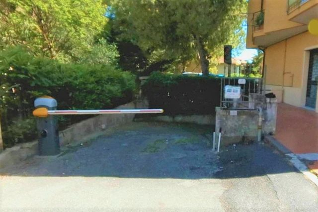 Garage in vendita
