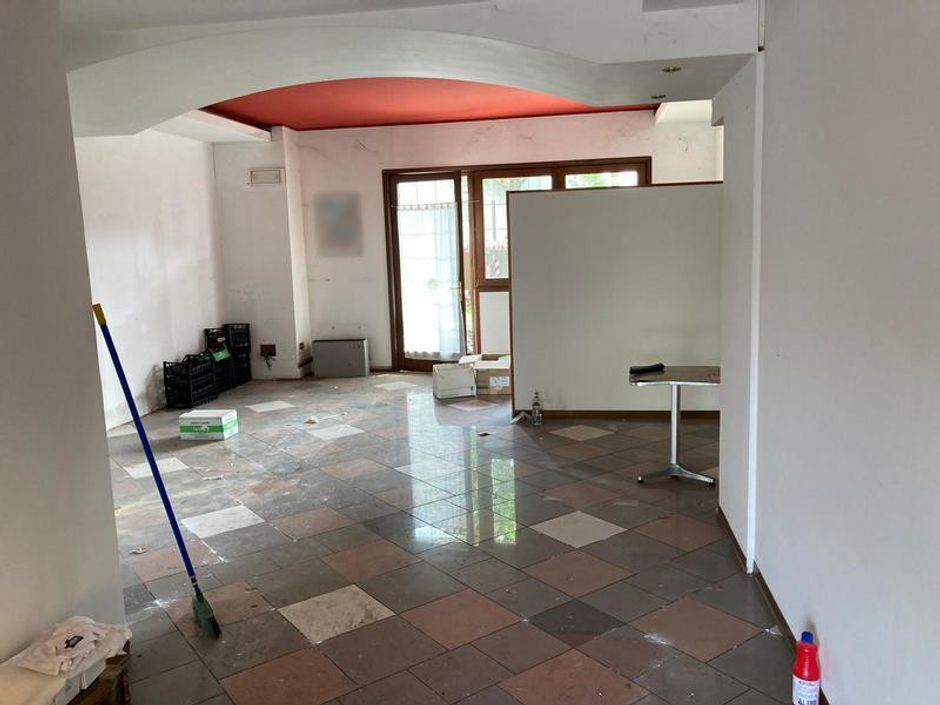 #13178 Locale commerciale con due appartamenti e pertinenze in vendita - foto 2