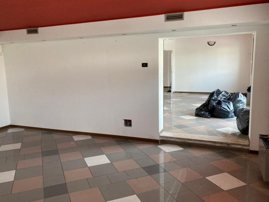 #13178 Locale commerciale con due appartamenti e pertinenze in vendita - foto 3