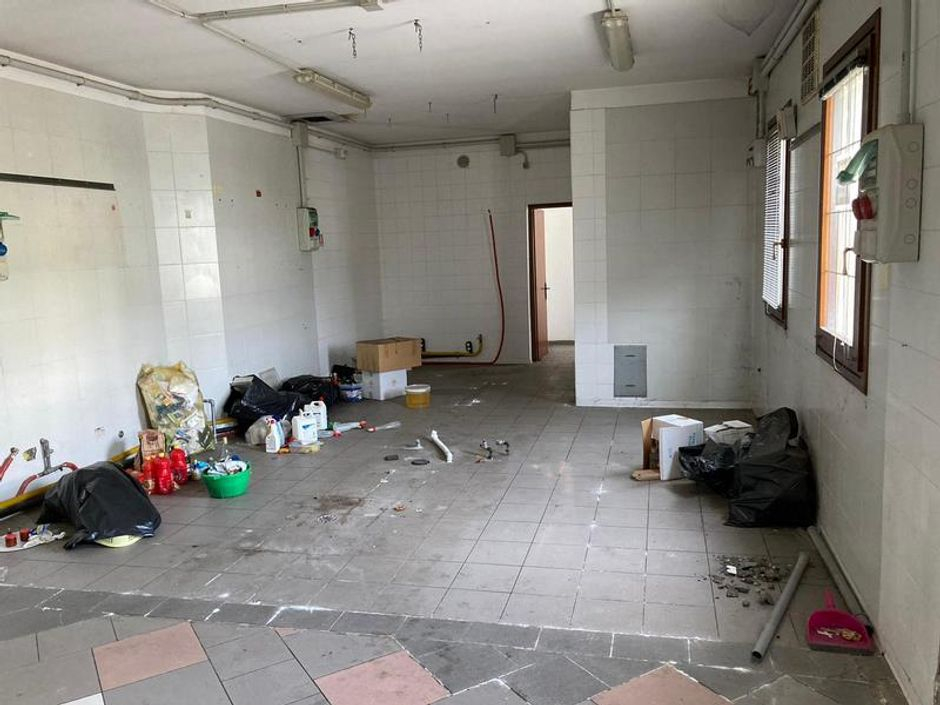 #13178 Locale commerciale con due appartamenti e pertinenze in vendita - foto 4