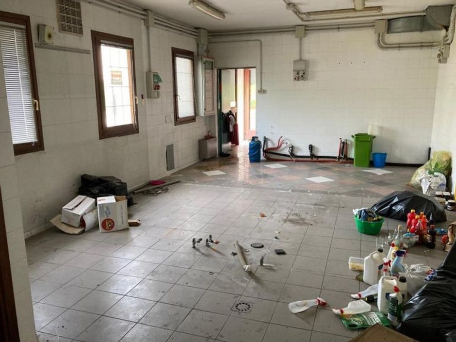 #13178 Locale commerciale con due appartamenti e pertinenze in vendita - foto 5