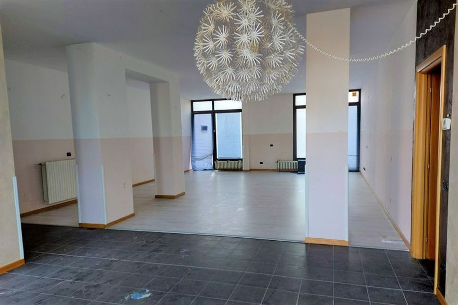 #13308 Laboratorio piano terra in condominio residenziale in vendita - foto 2