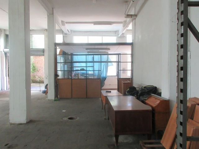 Locali deposito in vendita