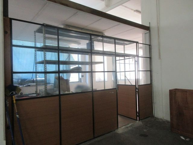 Locali deposito in vendita