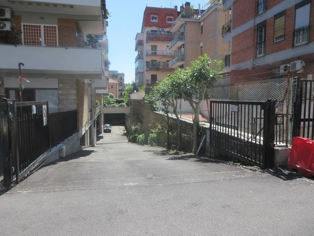 Locali deposito in vendita