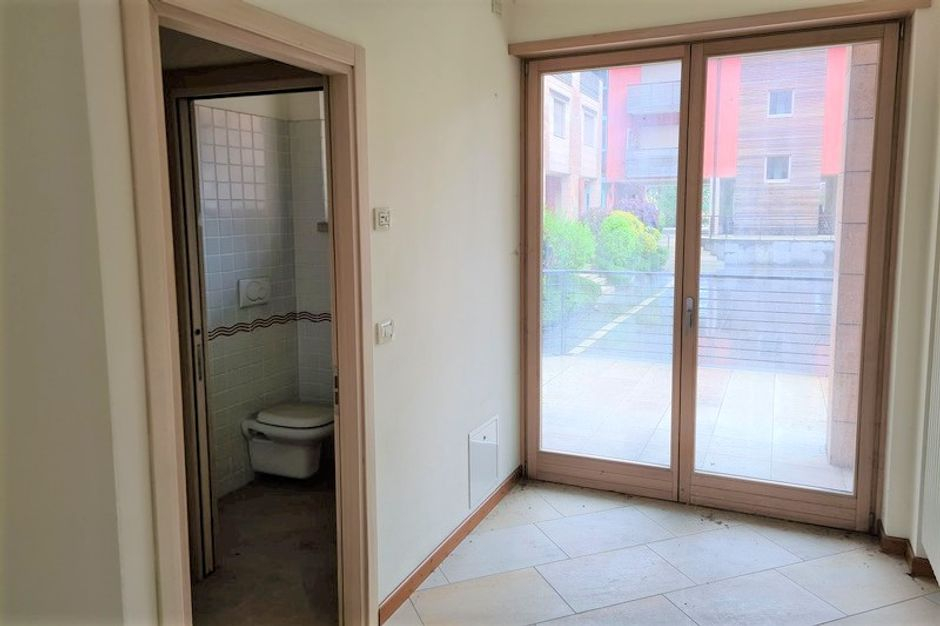 #13383 Locale commerciale con terrazzino esclusivo in vendita - foto 5