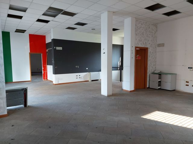 Negozi in vendita