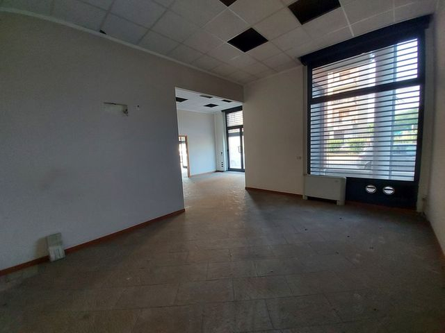 Negozi in vendita
