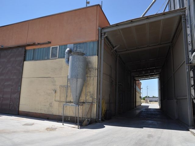 Fabbricati industriali in vendita