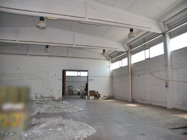 Fabbricati industriali in vendita