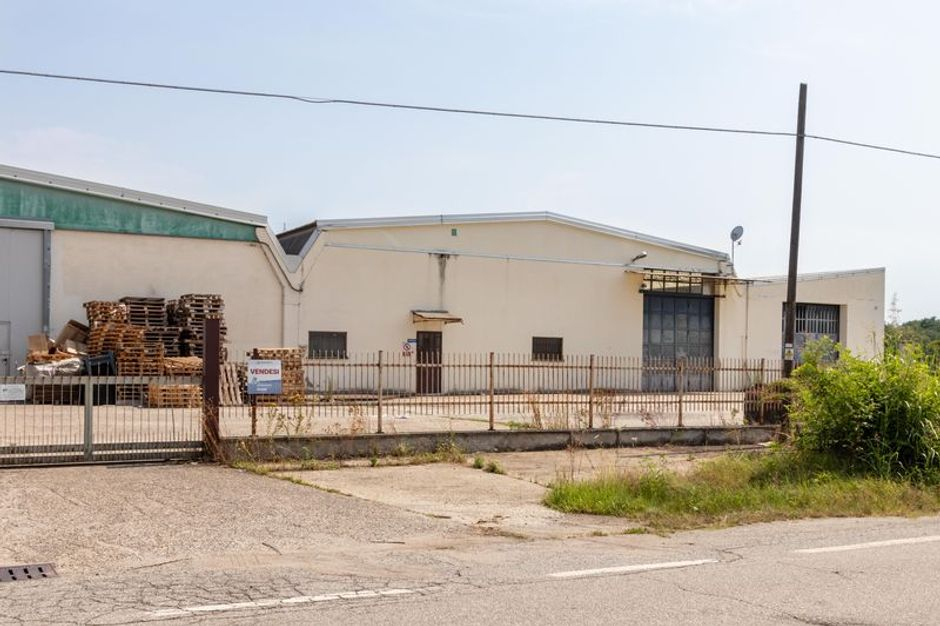 #13752 Capannone logistico con ampia area pertinenziale in vendita - foto 1