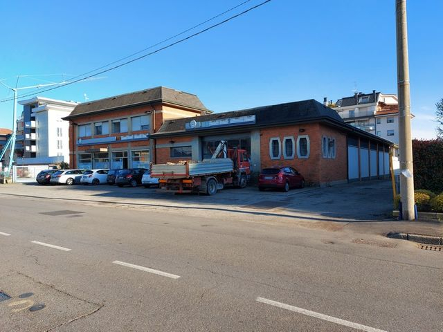 Con servizi in vendita