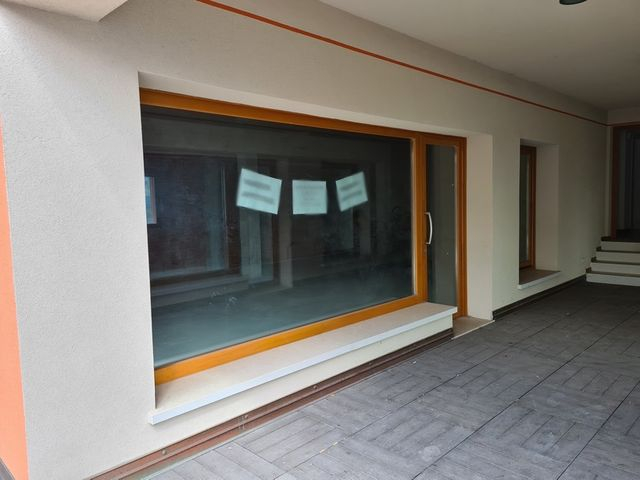 Negozi in vendita