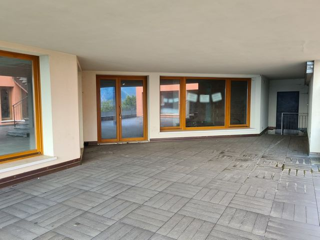 Negozi in vendita