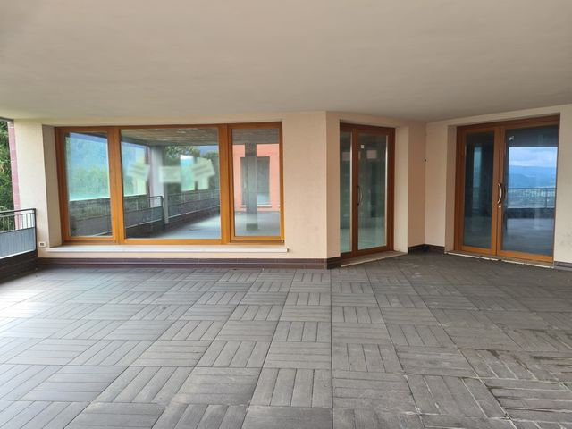 Negozi in vendita