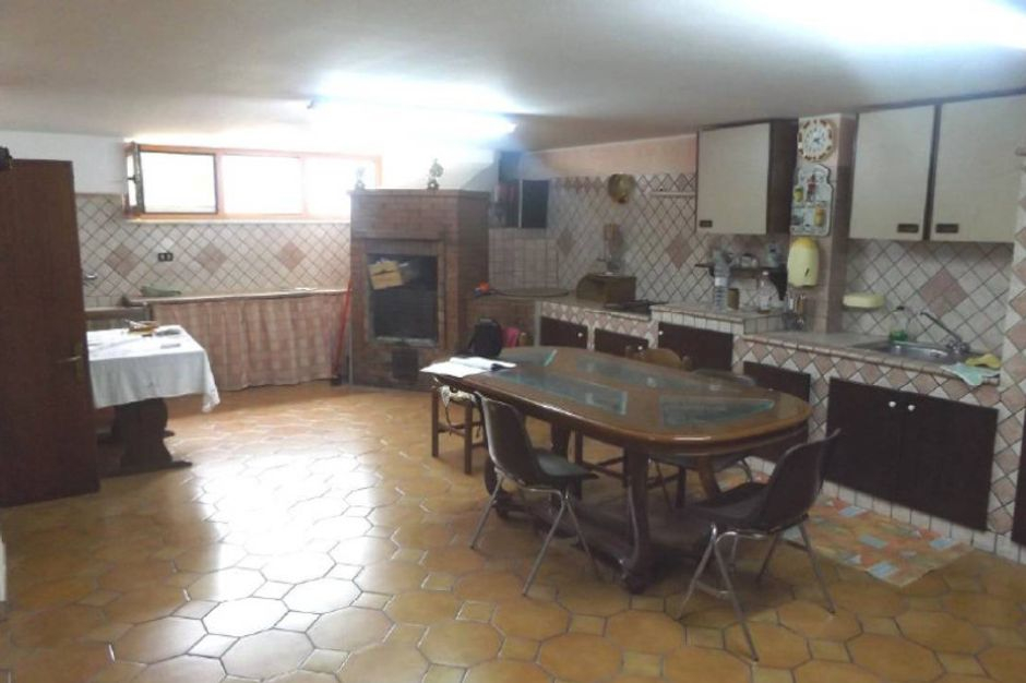 #14172 Magazzino al piano seminterrato in vendita - foto 1